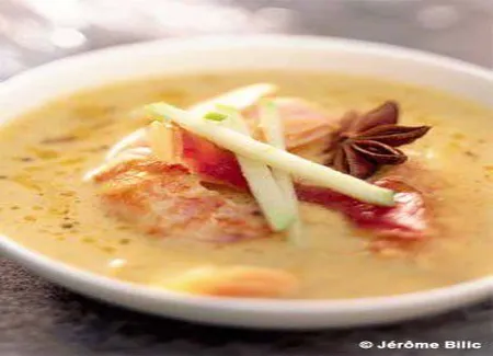 Crème de langoustines, lard grillé et pomme verte