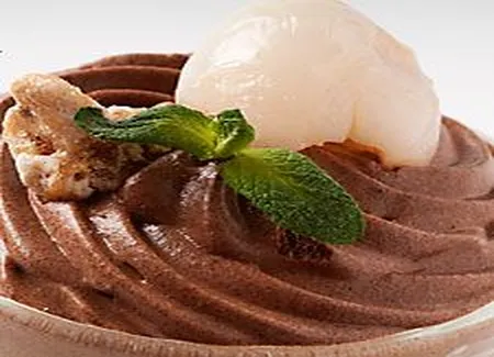 Crème de lychee et mousse au chocolat