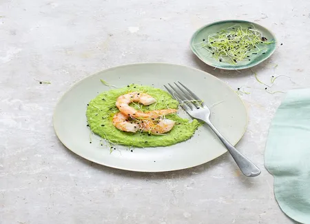 Crème de petits pois et gambas