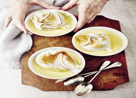 Crèmes à l'orange meringuées