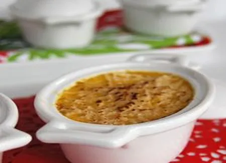 Crèmes brulées aux parmesan, tomates séchéées et pesto basilic