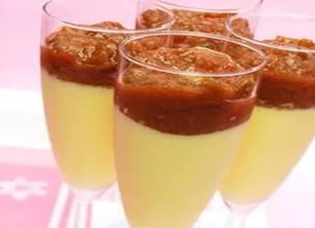 Crèmes prises au gingembre, compote de rhubarbe à la cannelle