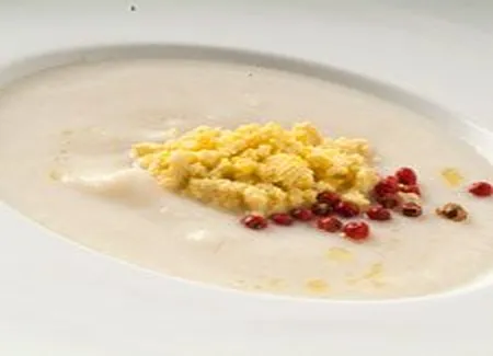 Crémeuse de topinambour aux poivre rose et uf