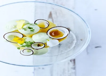 Crémeux avocat, ananas rôti et éclats de coco