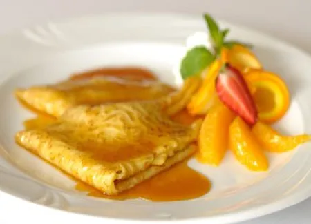 Crêpes flambées à la liqueur d'orange