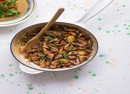 Crevettes grises sautées à l'ail et au romarin