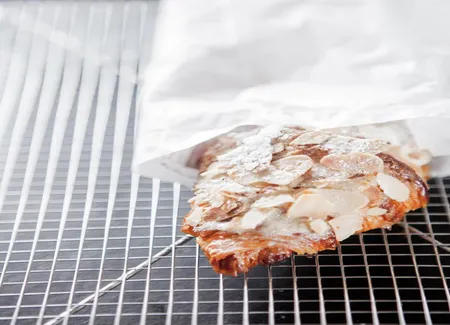 Croissant aux amandes et fleur d'oranger de christophe michalak