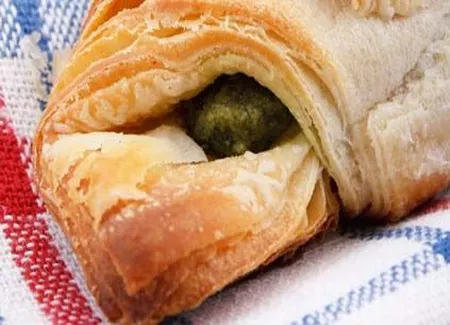 Croissants grecs farcis aux épinards