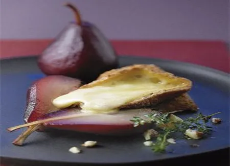 Croquant de livarot pané aux noisettes