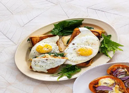 Croque-madame au saint-nectaire et aux épinards