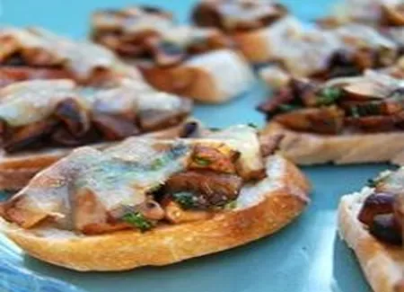 Crostini aux champignons sautés