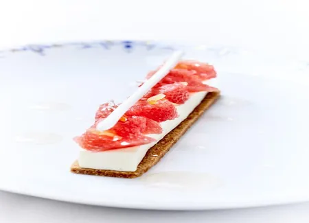 Croustillant de pamplemousse et yuzu confit