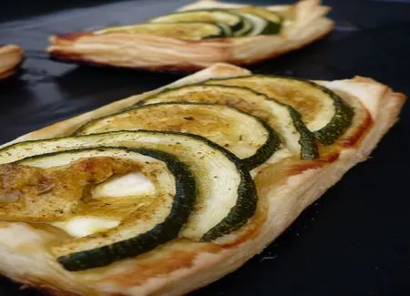 Croûtes feuilletées chèvre et courgettes au miel