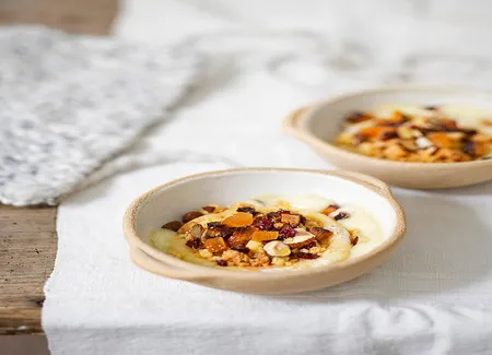 Crumble de banon aux fruits secs et miel au four
