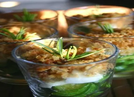 Crumble de courgettes au romarin en verrine