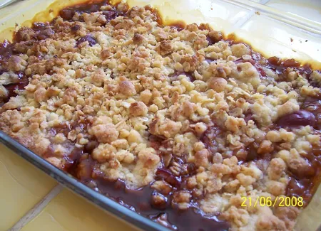 Crumble rhubarbes-cerises aux flocons d'avoine