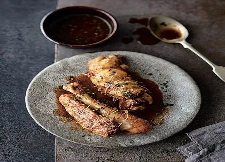 Cuisses de poulet rôties aux brindilles, sauce diable