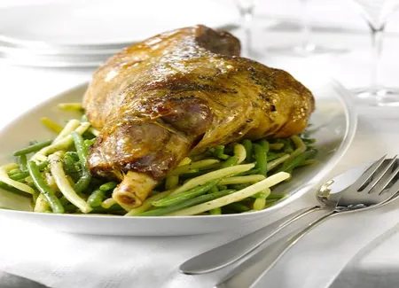 Cuissot de sanglier rôti à la dijonnaise