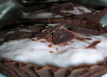 Cupcakes au chocolat, ricotta et à la confiture de cerises griottes
