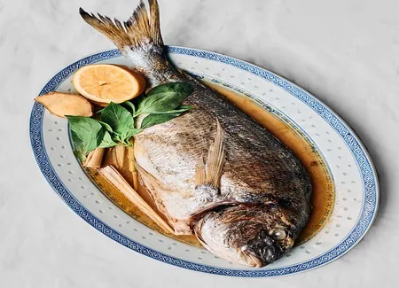 Daurade royale à la thaïlandaise