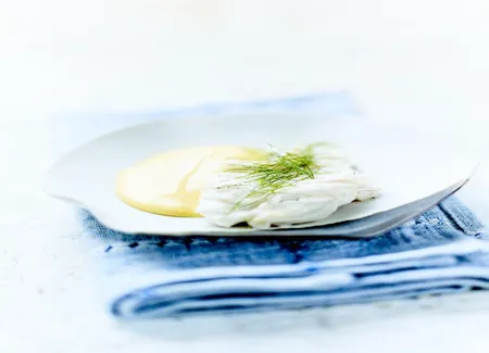 Dorade grise en croûte de sel, sauce mousseline