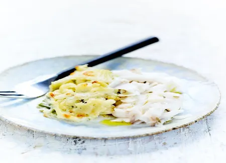Dorade rose en croûte soufflée, gratin de coquillettes au fenouil