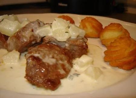 Emincés de boeuf, sauce aux poires