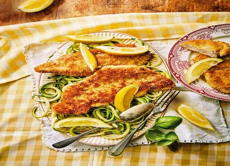Escalopes milanaises et salade de spaghetti de courgettes