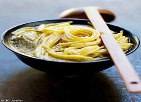 Fondue de carpaccio de rumsteck, nouilles chinoises et légumes