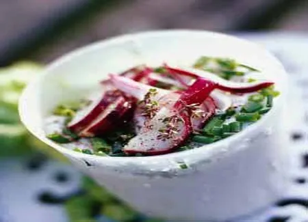 Faisselle aux herbes et concombre