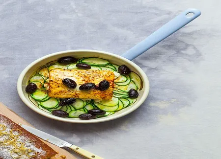 Feta grillée, courgette et olives noires