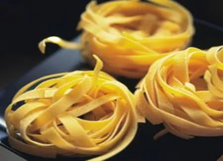 Fettuccine avec sauce aux olives noires