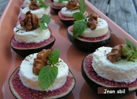 Figues aux noix et fromage frais