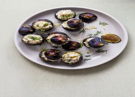 Figues fraîches farcies au fromage frais de brebis et aneth