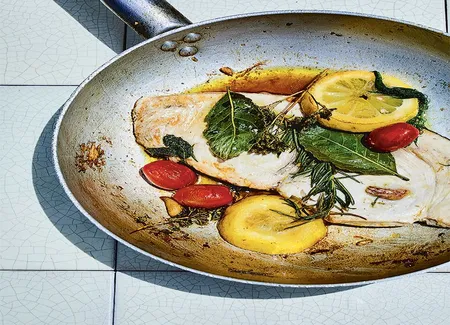 Filet d'espadon poêlé, tomates cerises