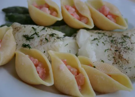 Filet de flétan et conchiglie surprises