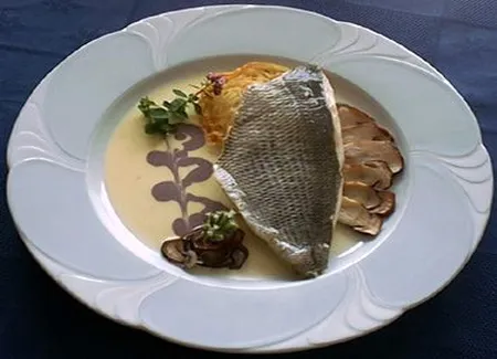 Filet de dorade rôti aux cèpes, galette de pommes de terre