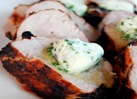 Filet de porc à la blonde de chambly, beurre à l'ail et aux fines herbes