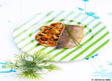 Filets d'omble chevalier meuniêre, girolles poêlées