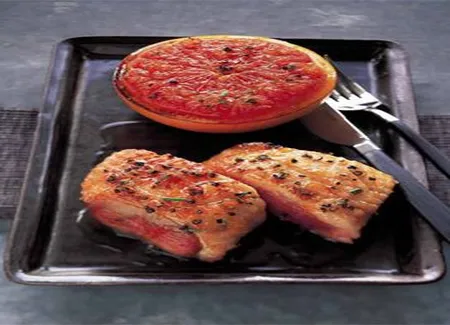 Filets de canard et pamplemousse grillé