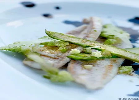 Filets de carrelet, asperges vertes, romanesco