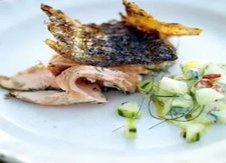 Flanc de saumon croustillant au concombre au yogourt