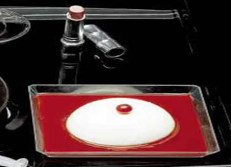 Flans aux amandes, coulis de fruits rouges