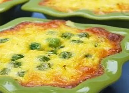 Flans de petits pois au chèvre et au curry