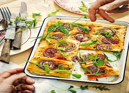 Focaccia aux oignons et au chorizo