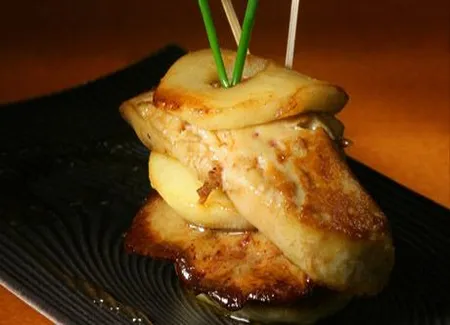 Foie gras chaud aux pommes