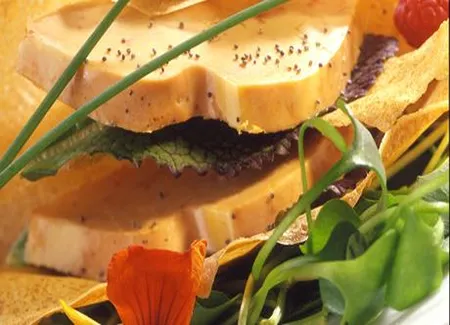 Foie gras aux graines de pavot bleu