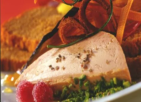 Foie gras de noël en croûte de pistaches