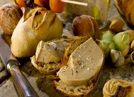 Foie gras sur pains mendiants aux fruits secs