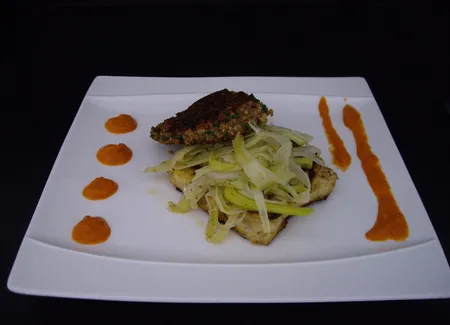 Foie de volaille panne julienne de poireau au pain perdu et son coulis de poivrons